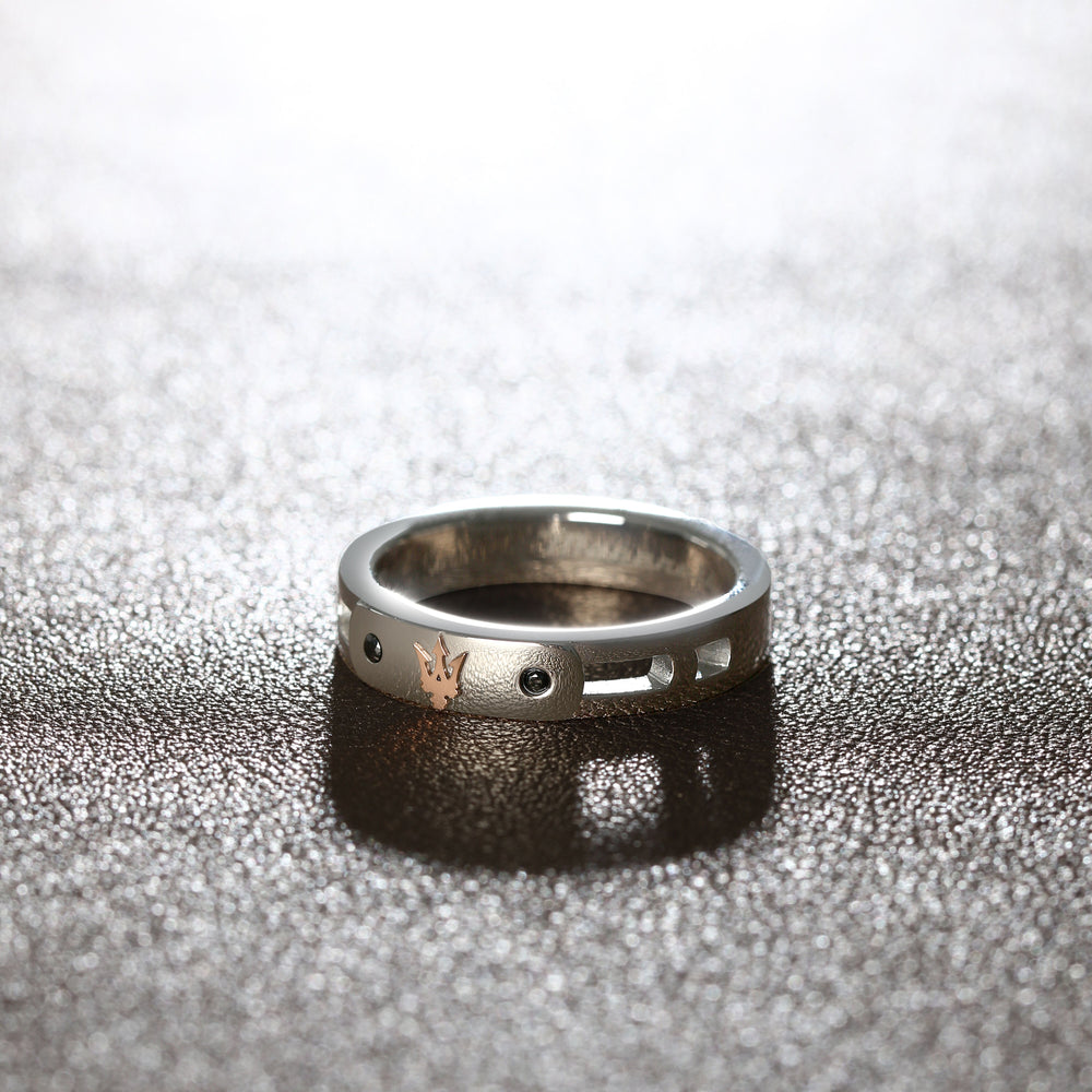 
                  
                    ANELLO UOMO MASERATI ICONIC JM423AVD29019
                  
                