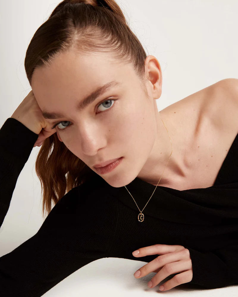 
                  
                    Collana con lettera C
                  
                