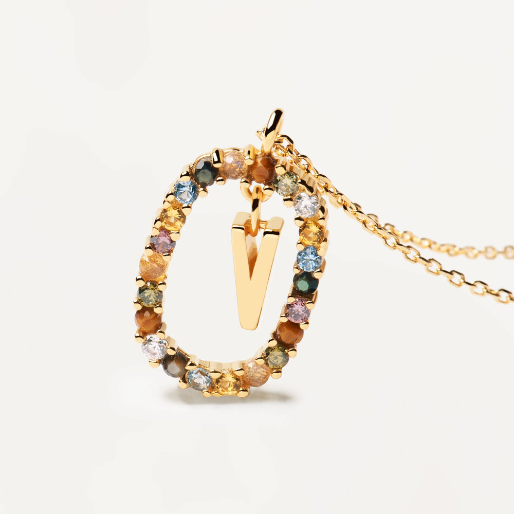 
                  
                    Collana con lettera V
                  
                