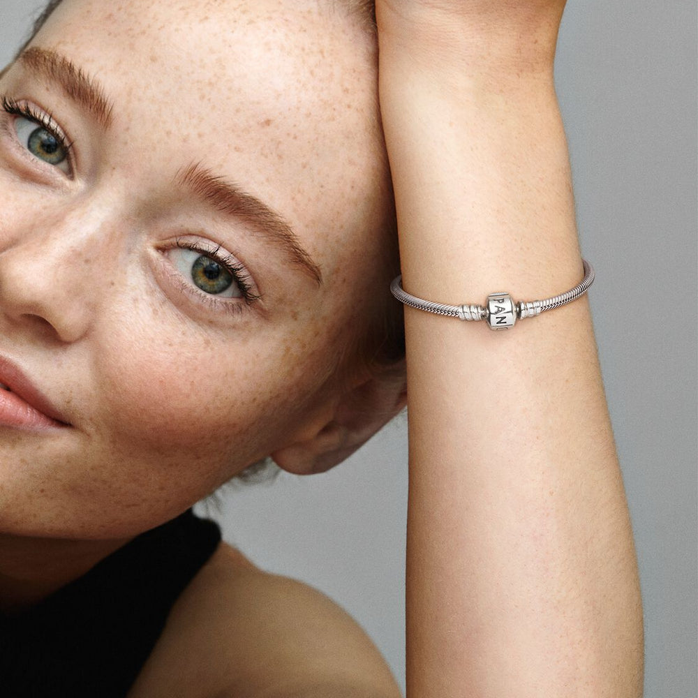
                  
                    Pandora Bracciale Moments con Chiusura a Barile 590702HV
                  
                