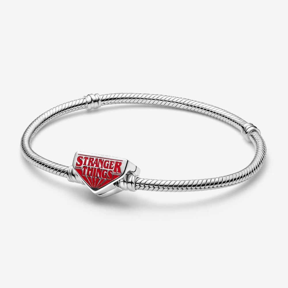 
                  
                    Stranger Things, Bracciale con Logo Pandora 593572C01
                  
                