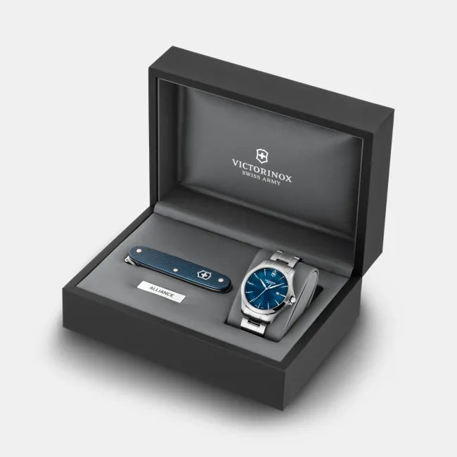 
                  
                    Orologio Victorinox Alliance con Set Swiss Army Knife - 241910.1
                  
                